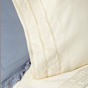 Ralph Lauren Nadyia king pillow cases and flat sheet.